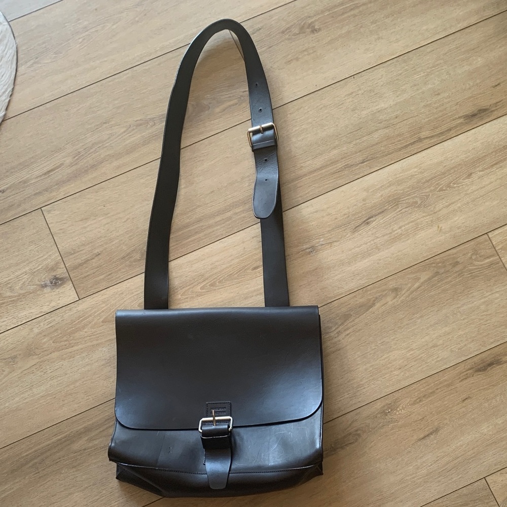 Sleek Black Leather Mail Messenger Bag